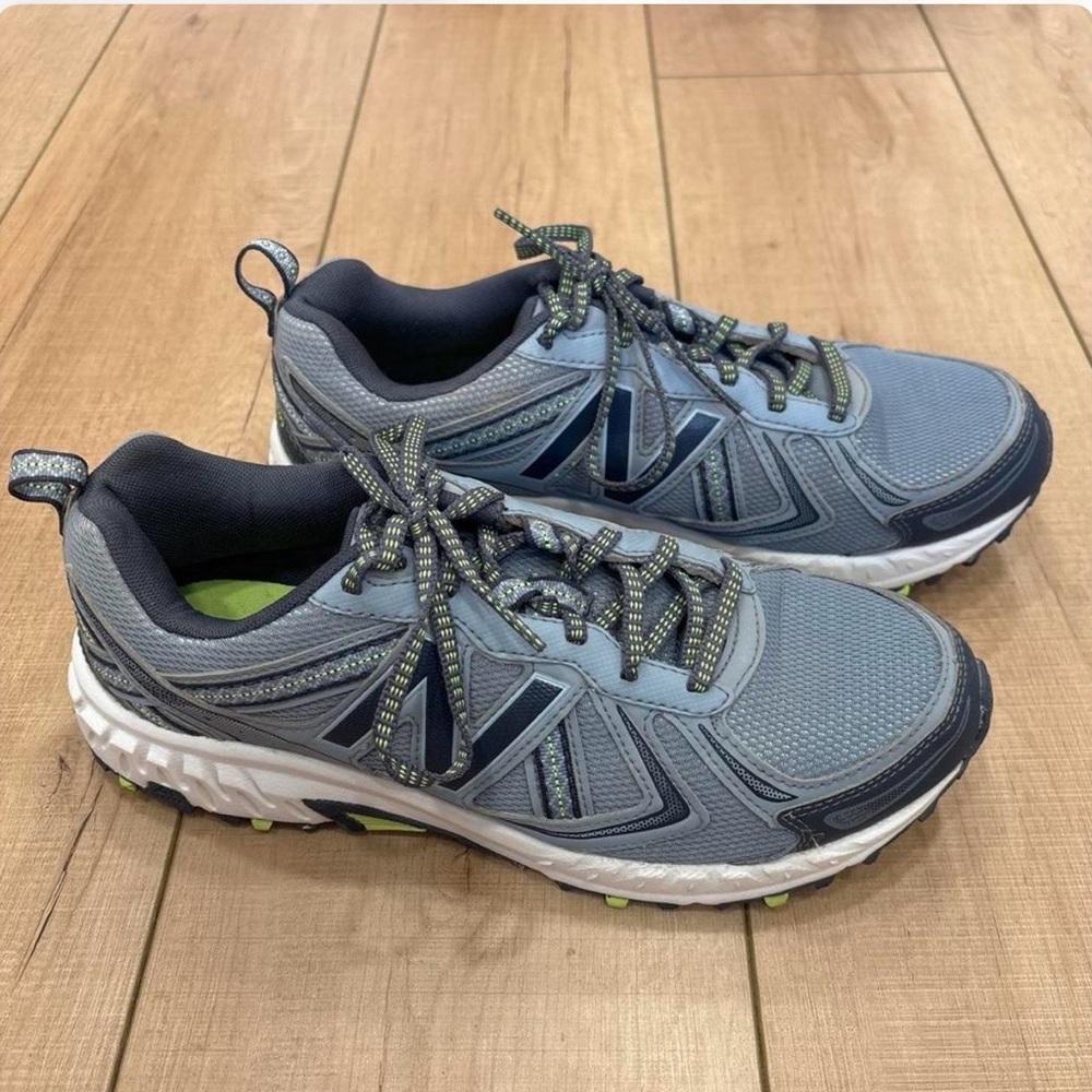 Women’s New Balance trail running hiking shoes Size 10